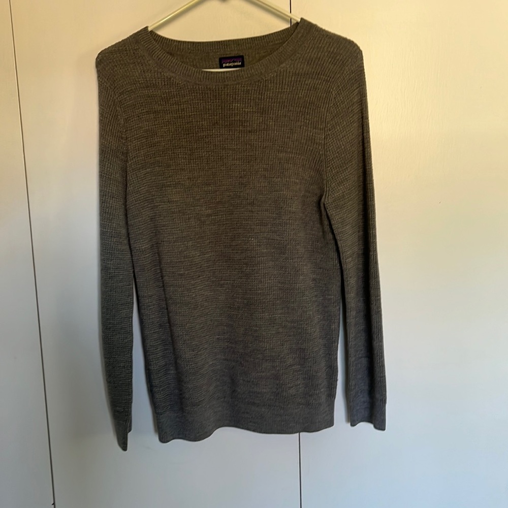 Patagonia long sleeve thermal knit shirt